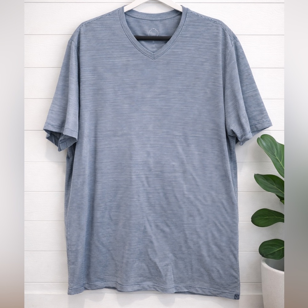 🩵👉♥️Men’s Even Tide XL Blue V-Neck Striped T-Shirt Casual Lightweight Tee
